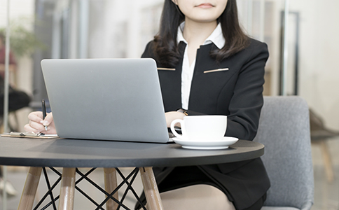 剛開始創(chuàng)業(yè)，注冊公司還是注冊個體工商戶？